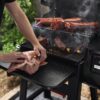 Čelní sklápěcí polička k peletovému grilu Weber Searwood - Image 2