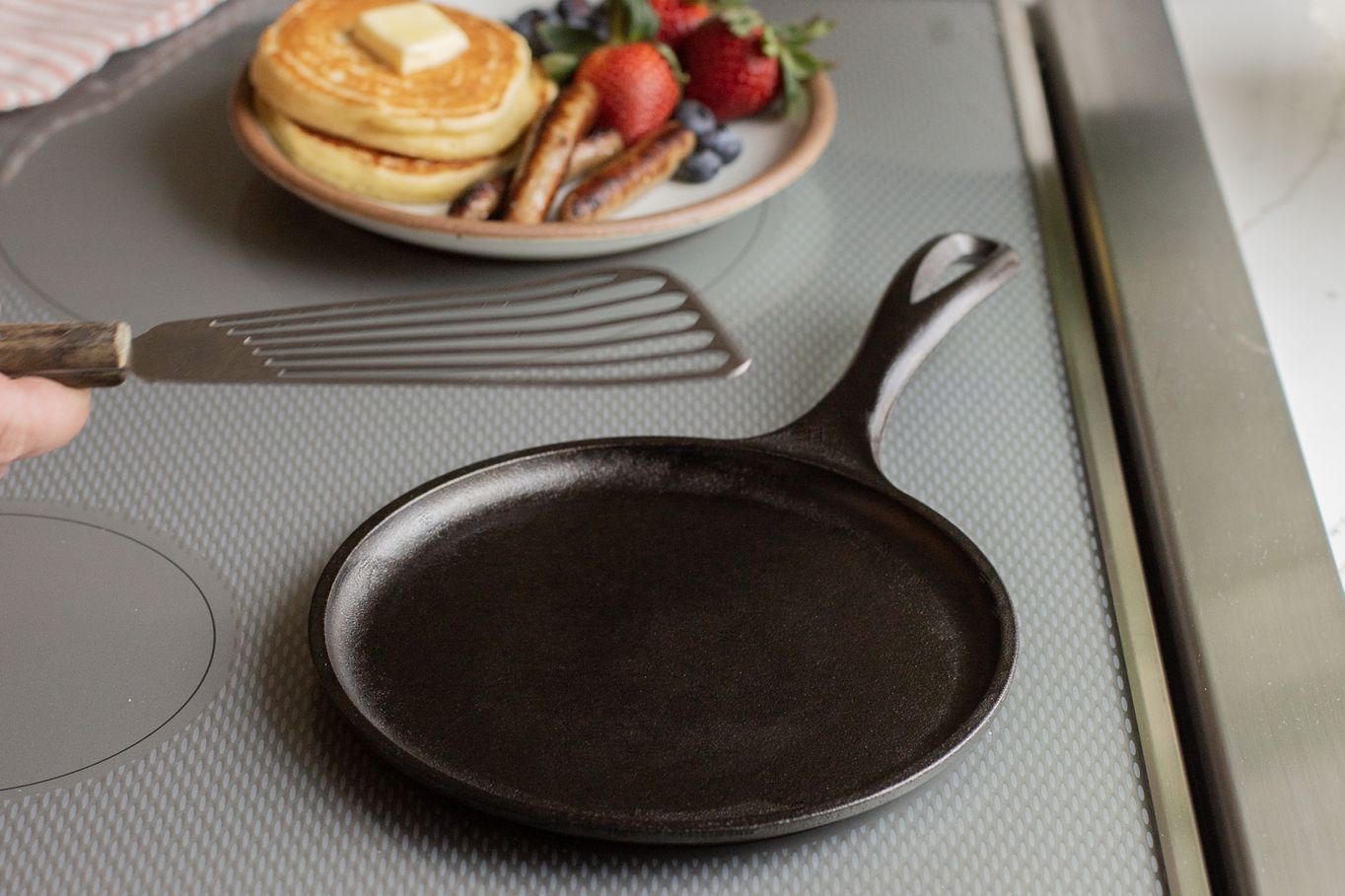 Litinová pánev na palačinky Lodge 20 cm - Obrázek 3