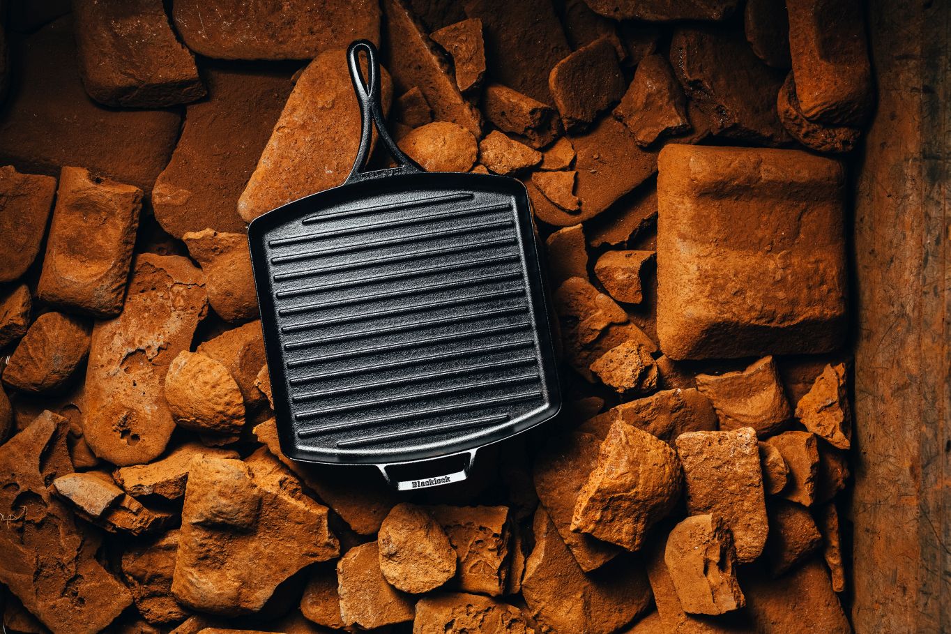 Čtvercová nízká litinová grilovací pánev Lodge Blacklock 30 cm - Obrázek 2